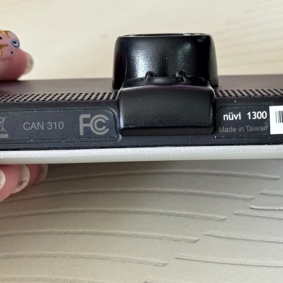 Garmin nüvi 1300 GPS Navigator w/ All Accessories + Carry Case Excellent Con. - Picture 9 of 13